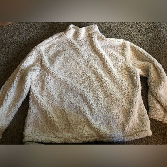 Beautiful super soft plush pull over cotton blend coral velvet light gray.Sherpa - Picture 3 of 9